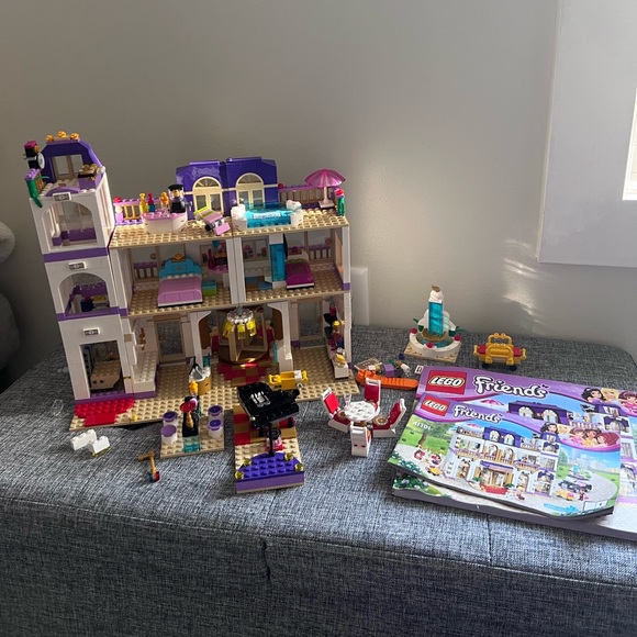 Lego Other - Lego FRIENDS - Heartlake Grand Hotel - 41101 (Retired) w/MANUAL missing car